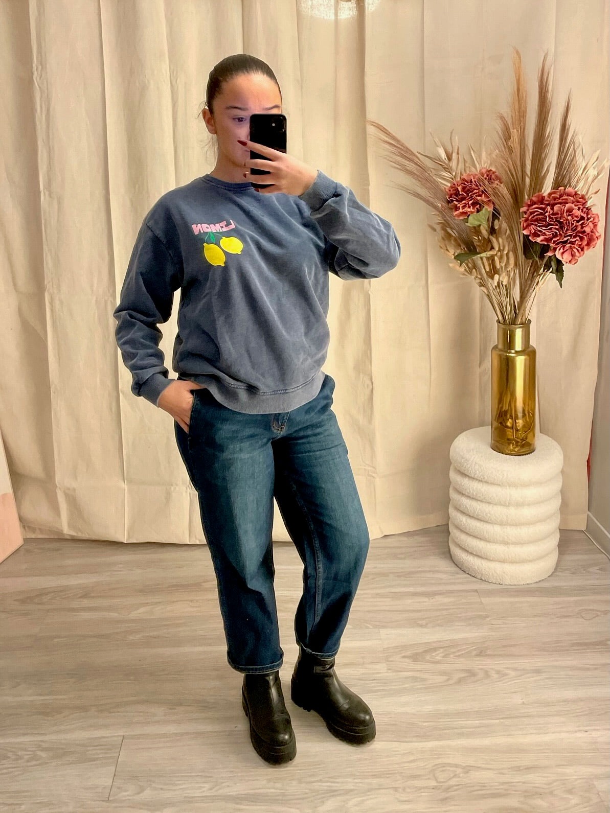 Sweat-shirt gris avec motif citrons