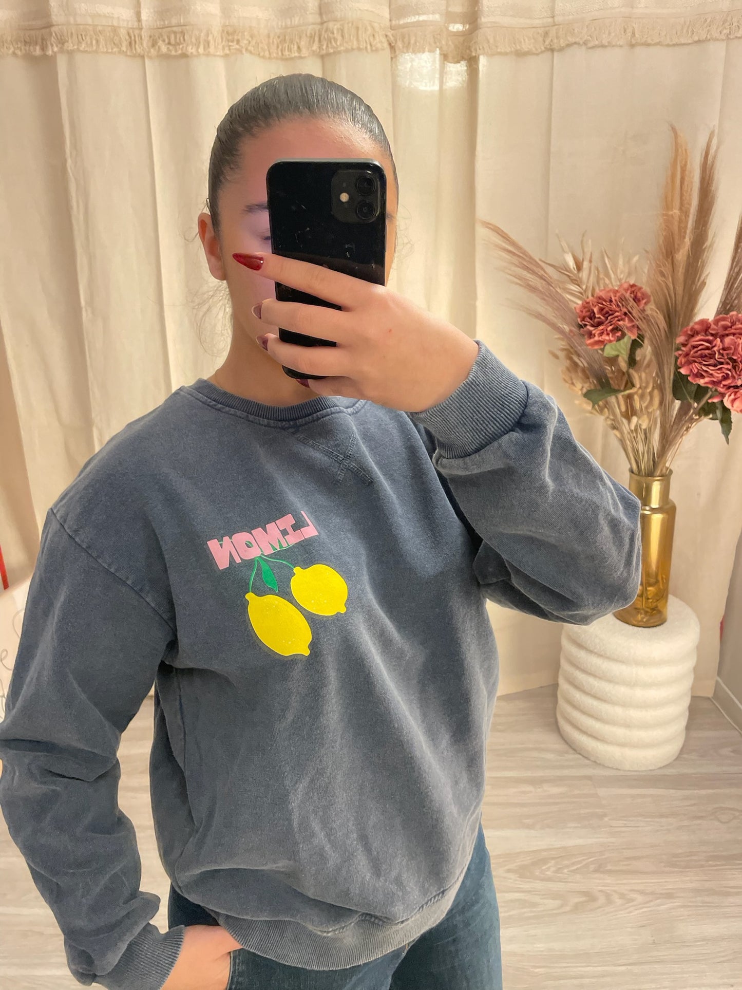 Sweat-shirt gris avec motif citrons